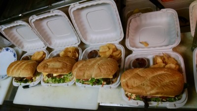 Sandwich w/ chips Image