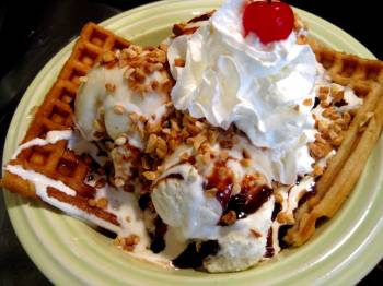 HOT WAFFLE SUNDAE Image
