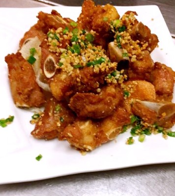 113. Crispy Spare Ribs with Garlic Flavor 招牌蒜香骨 Image