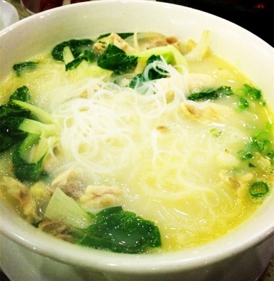 702. Chicken with Noodle Soup 原盅土鸡汤面 Image