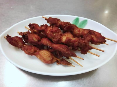 A8. Cho Cho Marinated Chicken on Stick (6) 雞肉串 Image