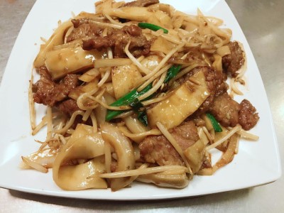 N6. Beef Chow Fun 干炒牛河 Image