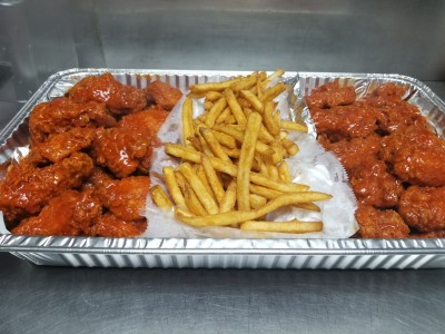BONE-IN & BONELESS BUFFALO/HONEY BBQ WINGS Image