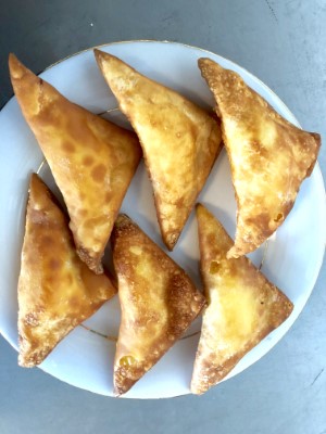 6. Crab Cheese Puffs (8) 炸蟹角 Image