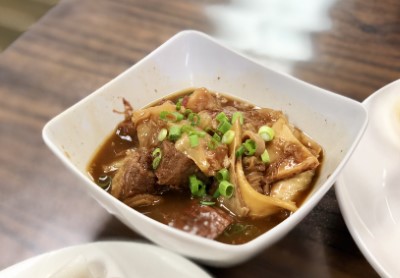 96. Beef Brisket Tendons W/Radish-萝卜牛筋腩 Image