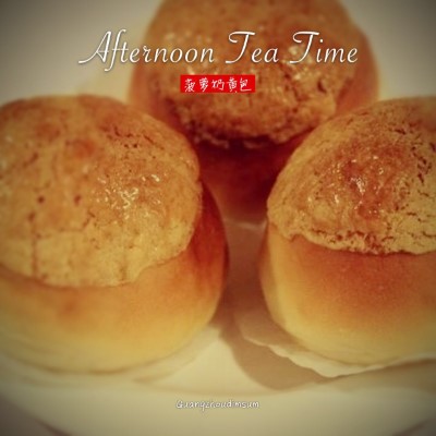 15. Pineapple Bun (Egg Cream Filling) 菠萝奶黄包 Image