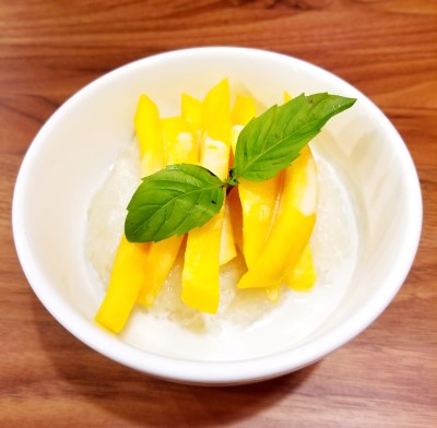 D3. Sweet Sticky Rice with Fresh Mango Image