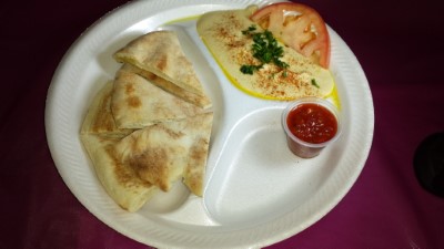 Hummus Plate small w Pita Image