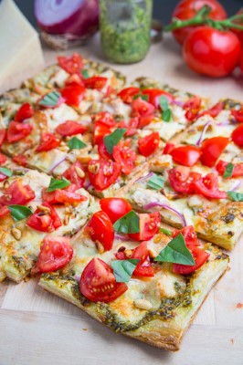 Chicken Genovese Pizza Image