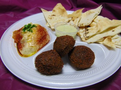 Falafel Plate (3) w Hummus nPita Image