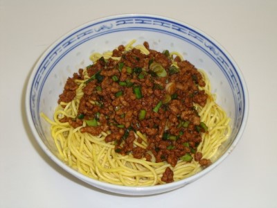 28. Noodles with Pork & Green Onion 葱油肉燥面 Image