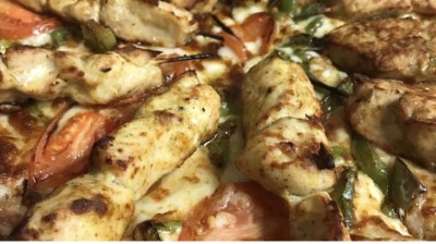Chicken Shish Kebab Pizza Image