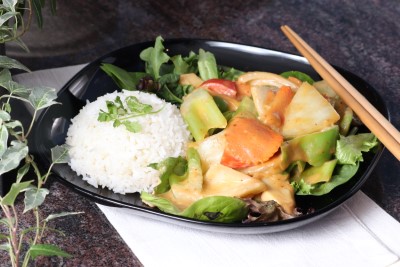 Curry Chicken in Peanut Sauce Lunch Image