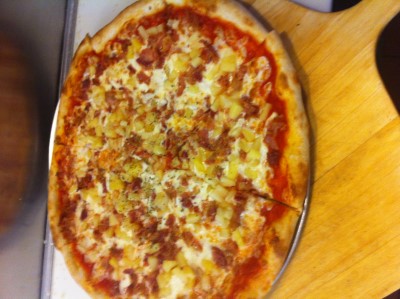 18" Hawaiian Pizza Image