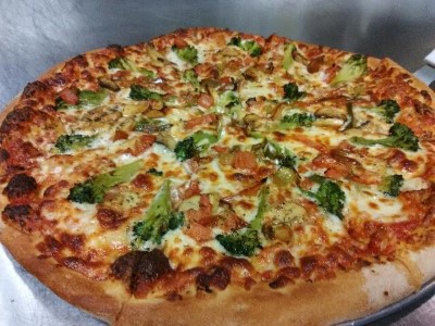 108. Vegetarian Pizza Image