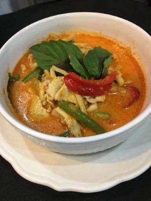 38. Kaeng Deng (Red Curry) Image