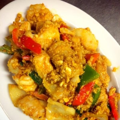 46. Fried Seafood with Yellow Curry Sauce Image