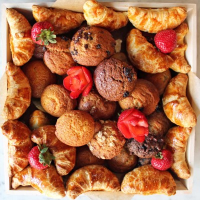 Catering Continental Breakfast- Bagels, muffins, Pastries, Coffee & Juice Serves 8ppl Image
