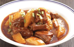 Stir-Fried Potato with Ribs 土豆烧排骨 Image