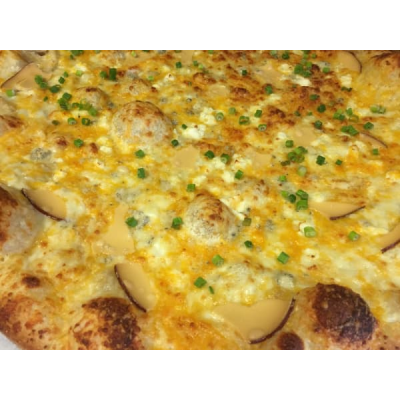 5 Cheese White Pizza Image