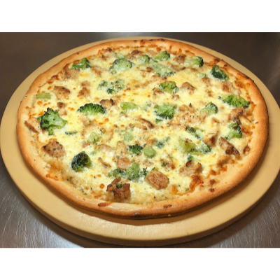 Chicken Alfredo & Broccoli Pizza Image