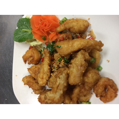 J16. Fried Spicy Shrimp, Scallop & Squid Image