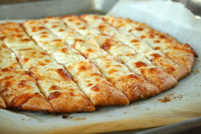 Cheesy Garlic Bread with Sauce Image