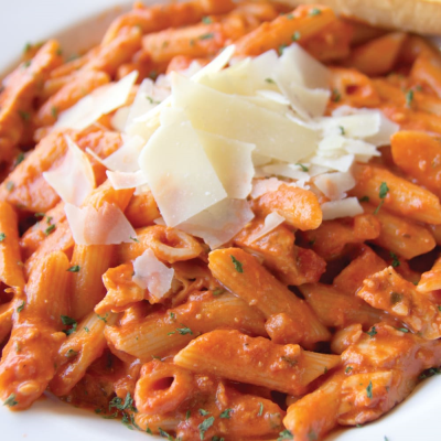 Penne & Grilled Chicken à la Vodka Image