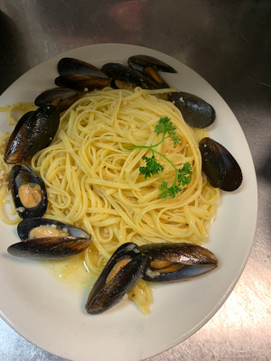 Linguine with Mussels Image