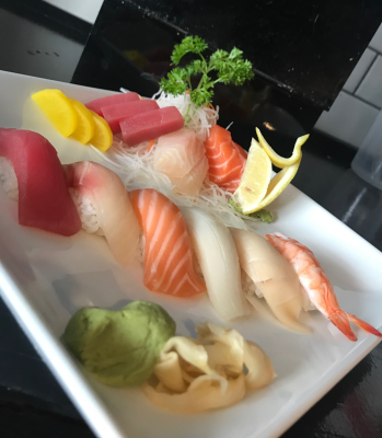 Sushi/Sashimi Combo Image