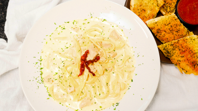 Fettuccine Alfredo with Chicken Image