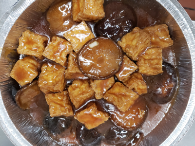 Deep Fried Tofu with Black Mushrooms 冬菇扒豆腐 Image
