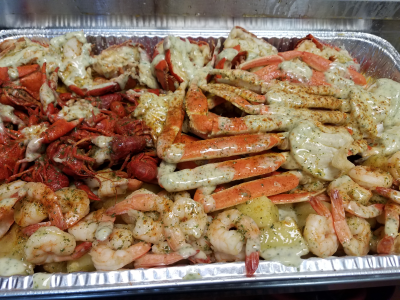 Seafood Lovers Pan (Shrimp, Crab, Lobster Tails, & Crawfish)) Image