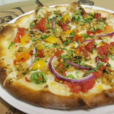 VEGAN Spicy Chicken Pizza Image