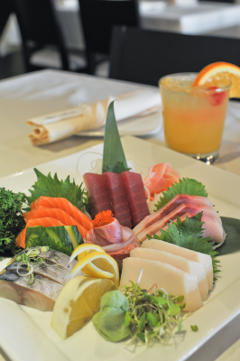 Sashimi Deluxe (18 Pieces) Image