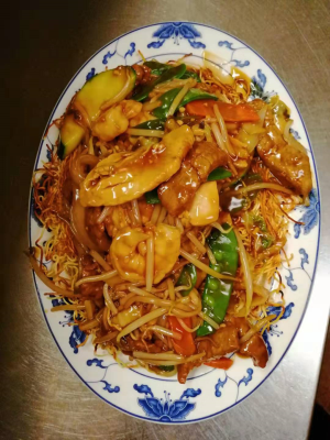 C7. House Special Pan Fried Noodles Image