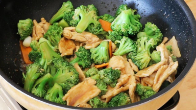 L4. Chicken with Broccoli Image