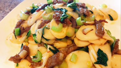 36. Pork Fried Rice Cake 肉丝炒年糕 Image